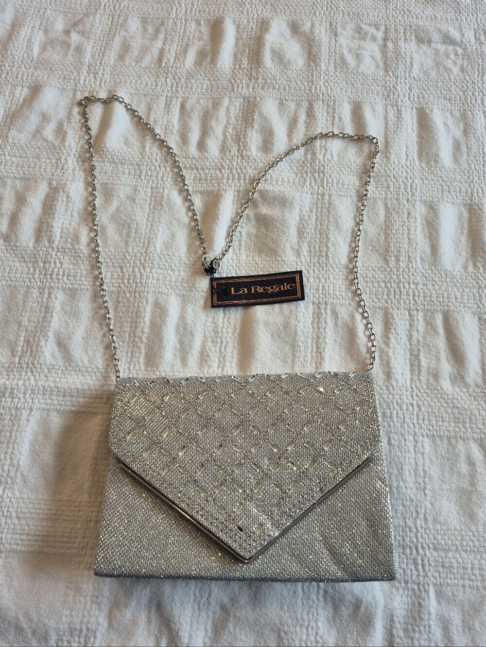 La Regale silver sequin envelope evening clutch with a chain strap NWT
